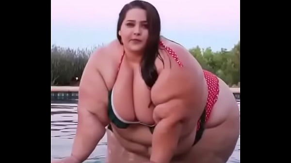 Play MP4 - Esposa gorda Linda se exibindo na Piscina&excl; Corno Filmando BBW