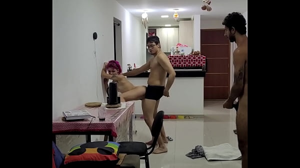 A Novinha Transou O Namorado Na Frente Do Amigo Dotado Que Acabou Entrando Na Roda E Fazendo Ela Gozar! thumbnail