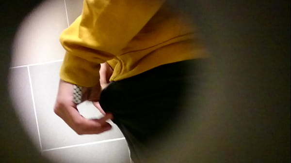Guy caught pissing at public urinal