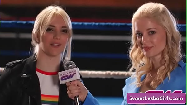 Sexy_lesbo sluts Ariel X SinnSage going hardin the_wrestling ring and love_it