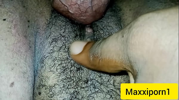 Play MP4 - Trying to make her wet