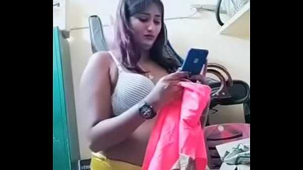 Swathinaidu exchanging dress_and getting ready for shoot part1