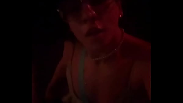 Gostosa que fala n&eacute;