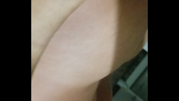 Cojiendo a mam&aacute_ en el hotel parte 2