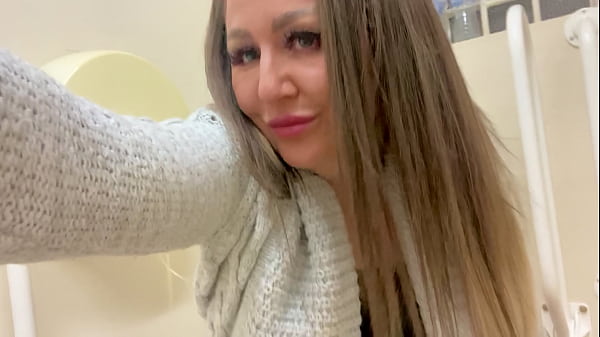 Classy'_s wet pissing pussy