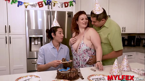 Liberal Mommy Uses Her Twat as Birthday Gift to her Stepson 