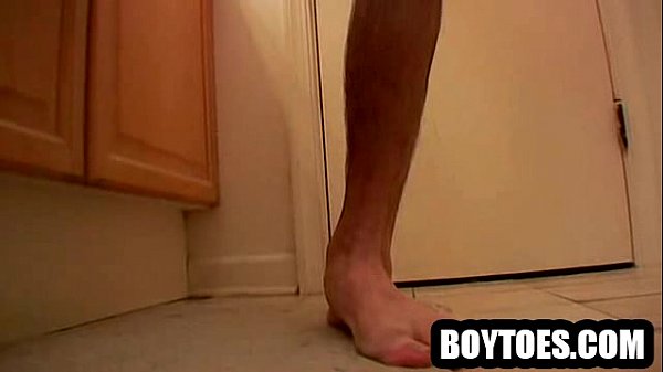 Horny stud shows off his feet and tugs on his cock