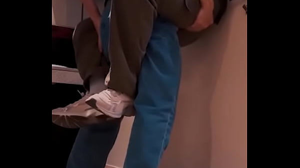 Compa&ntilde_ero de departamento llega de LA FIESTA y me folla salvajemente sin avisar