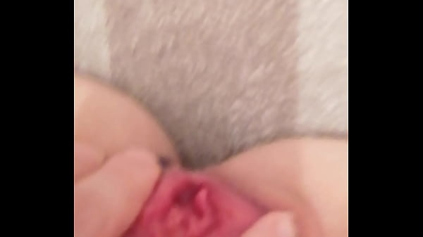 Nonton Girl Plays With Wet Pussy In The Mirror thumbnail