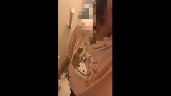 Nonton シャワーでじーぱん濡らした後に全身びしょ濡れ状態でオナニーする可愛い女子◯生。 thumbnail