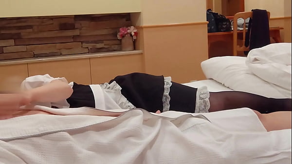 Play MP4 - 寝てる間にチンポをしゃぶるエロいメイドの女の子 顔面騎乗で絶頂 騎乗位で中出し コスプレ 素人撮影 クンニ フェラ