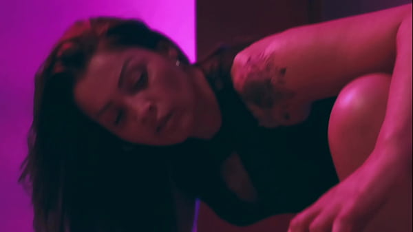 Coroa Gostosa E As Sobrinhas Tatuadas Fazendo Muita Putaria thumbnail