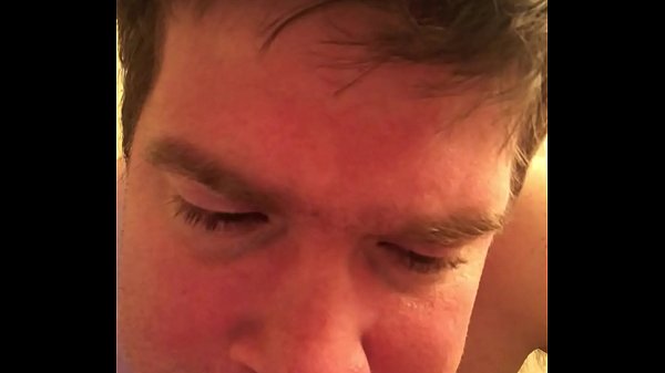 Play MP4 - dude in total agony after spanking himself with a spoon and hair brush