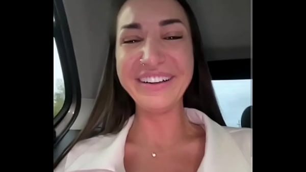 вебкам модель в такси обнажила