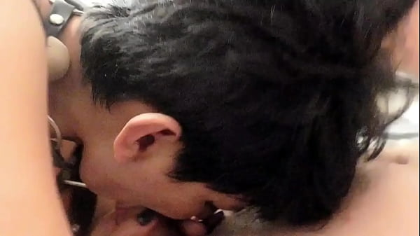 Pornorock El Hijastro Y Un Amigo La Convencen Para Enfiestarla 2 thumbnail