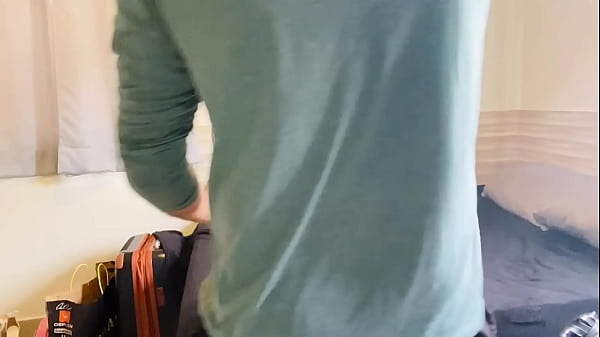 CHAMEI MEU VIZINHO CASADO PRA ME AJUDAR A FECHAR MEU VESTIDO MAS ELE ACABOU COMENDO MEU CUZINHO 