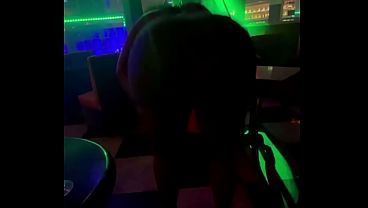 Nonton Me Exibi Na Frente Do Marido Na Casa De Swing E Depois Chupei Muita Piroca No Glory Hole thumbnail