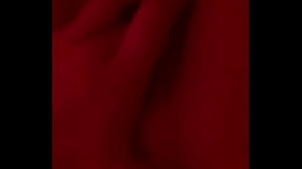 Una putita masturbándose