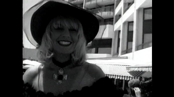 Play MP4 - Maeva Dream outdoor anal