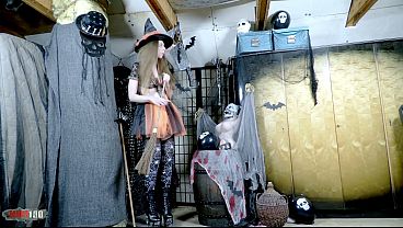 Nonton Halloween Frenzy: Terry In Freaky Rabbit Costume Fucks Hard Belgian Witch Alice Maze thumbnail