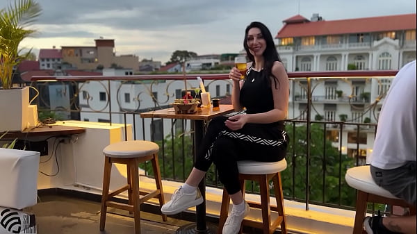 Play MP4 - Blowjob in restaurant