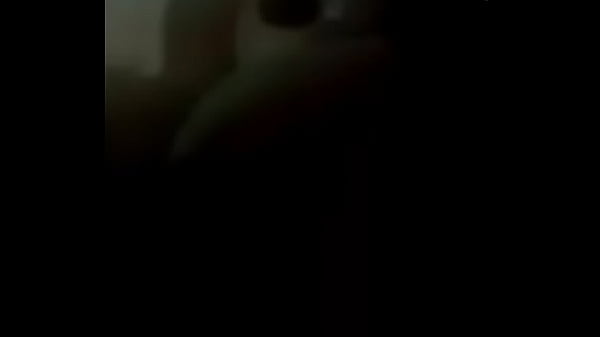 Acariciando las tetas de mi mujer 