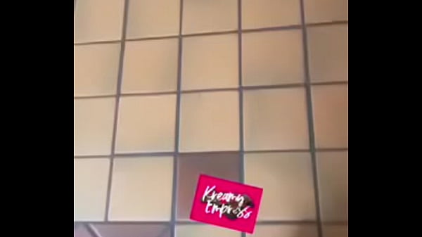 Nonton Pet Plays Outside thumbnail