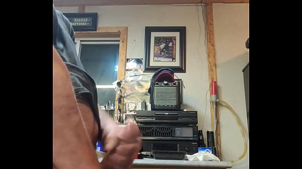 Huge hj cumshot 