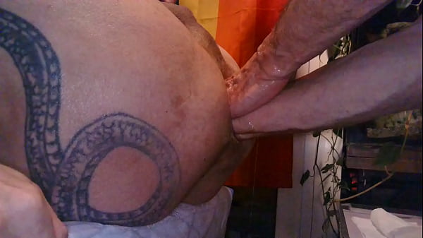 Doppelfist und Hard Fuck  in gierigem Loch 