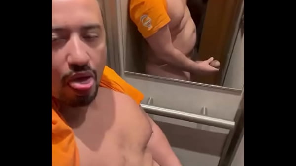 Nonton E A&iacute; ? Encara, Ou Vai Correr Como As Francesas Fazem ? Alors ?tu Encaisses , Ou Tu Vas T&rsquo;enfuir Comme Le Font Les F ... thumbnail