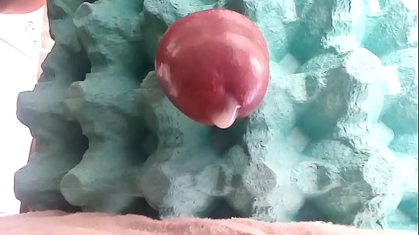 De pau duro gozando na pancada 