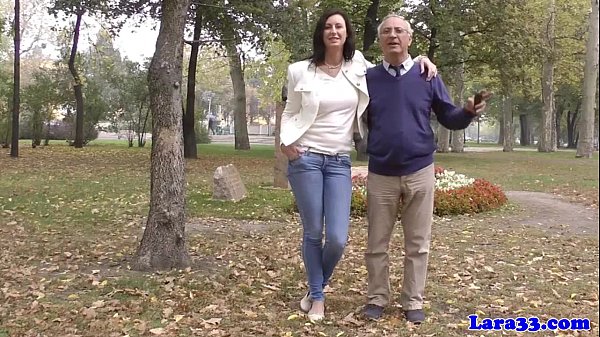 Play MP4 - British milf pussypounded doggystyle in ffm