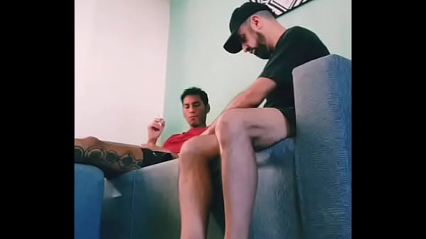 Mamadas Cruzadas Con Este Papi Lleno De Pelos Y Pija Rica. thumbnail