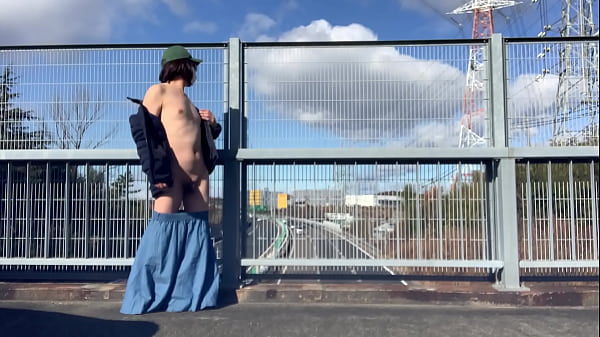 女装まゆの昼間全裸露出 