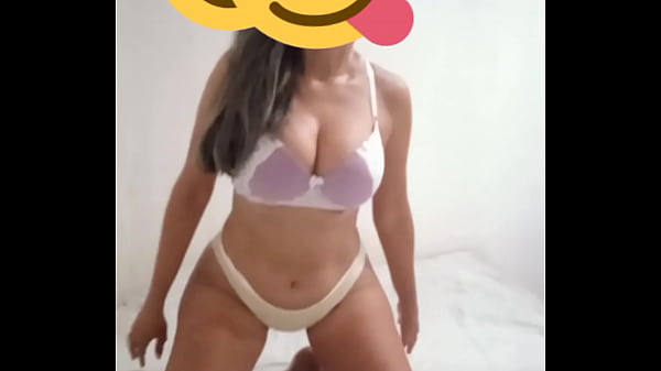 Karol V&ecirc; Um Boy Gostoso Na Rua E Corre Pra Casa Pra Matar O Desejo Sozinha. thumbnail