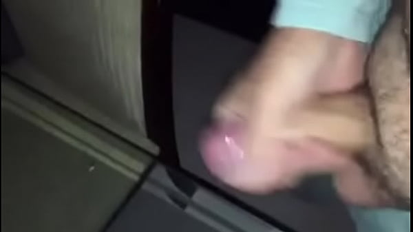 Play MP4 - Empres&aacute;rio ga&uacute;cho&comma; dono de cafeteria&comma; batendo uma punheta gostosa at&eacute; gozar na