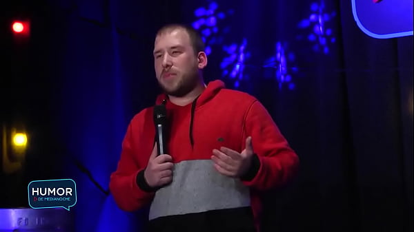 Play MP4 - Tremenda paja y acabada amateur en las tetas durante partido de Boca