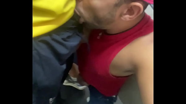 Play MP4 - ENCONTREI O MARIDO DA VIZINHA BEATA FAZENDO BANHEIR&Atilde;O&comma; E LOGO CHAMEI PARA CONFERIR AQUELE PICAO&period;