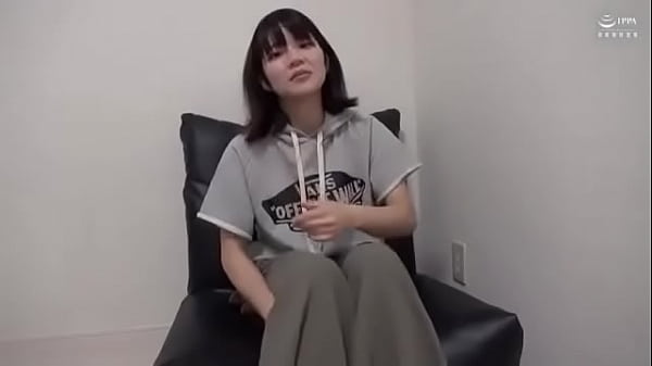 ノリのいいサバサバ系の巨乳素人を巨大バイブで責める