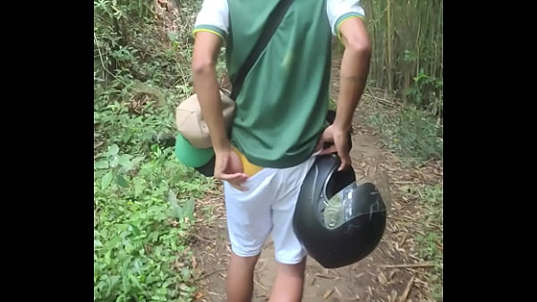 Cruising con el conductor follando en el bosque 