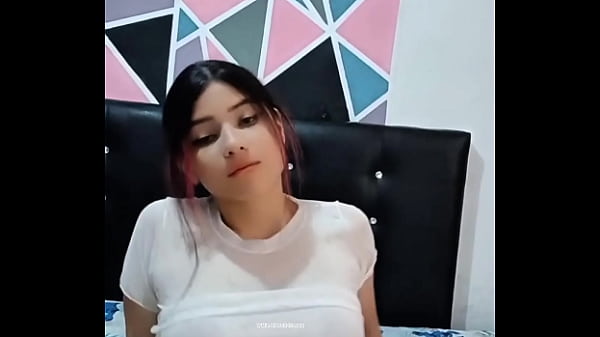 Play MP4 - ACTRIZ PORNO LE DA UNA GRAN MAMADA A SU PADRASTRO &lpar; CASERO REAL&rpar;