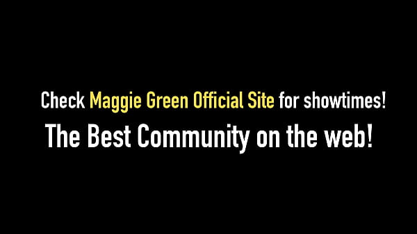 Wanton vicky vette & sexy maggie green in outdoors performing