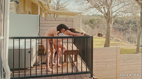 Play MP4 - Mark brought me some fruit while I was in the hot tub