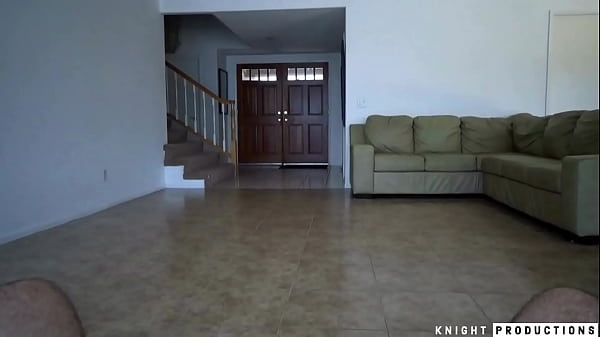 Nonton Bobbi Dylan Practices Her Deepthroating thumbnail