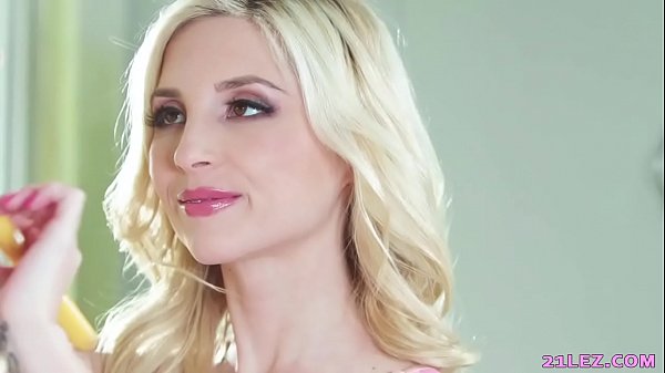 Play MP4 - My hot lesbian stepsister Piper Perri makes me happy