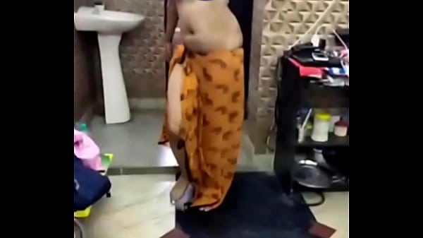 Nonton Hindi Girl Sexy Dance With Audio Rubbing Pussy thumbnail