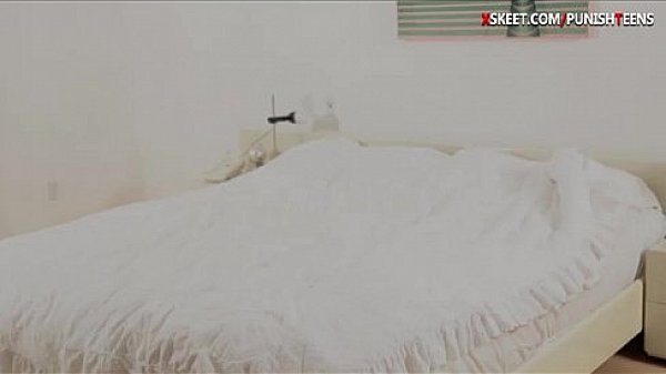 Nonton Blonde Teen Wears Strapon And Fucked Brunette Babe In Bed thumbnail