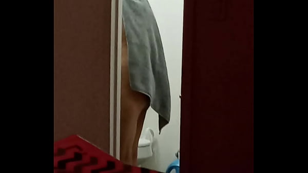 Mi madrasta se da cuenta que la espio y le gusta 