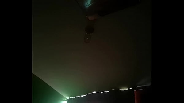 Sacandose la leche de su culo