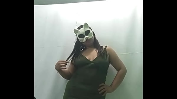 Getting ready for a livestream in a social network do you like my dress wanna see me live damaslatinasnet 